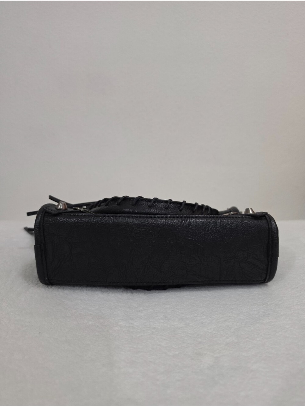 Classic Black Women's Satchel Bag - Stylish Everyday Carry - Picture 6 of 13